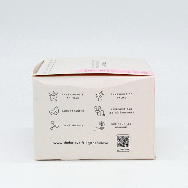 confezione bianca contenente crema balsamo ultra idratante per cani