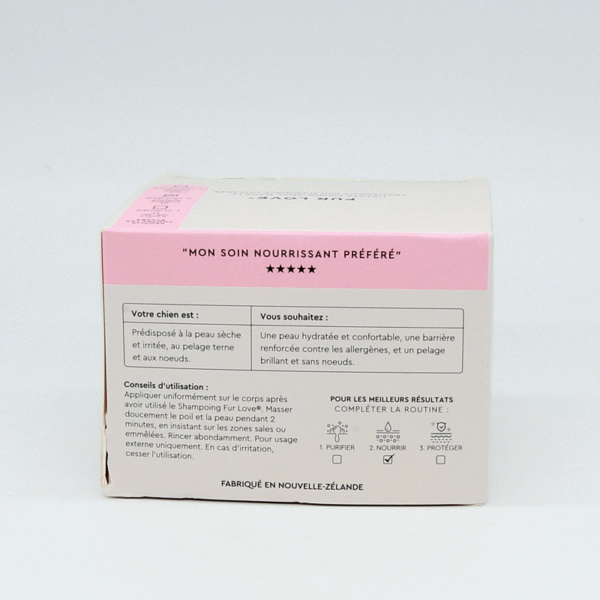 confezione bianca contenente crema balsamo ultra idratante per cani