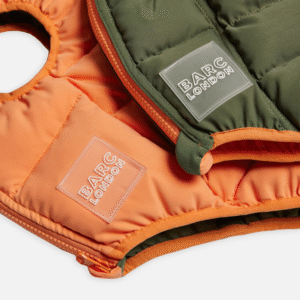 piumino reversibile colore corallo brillante e verde kaki