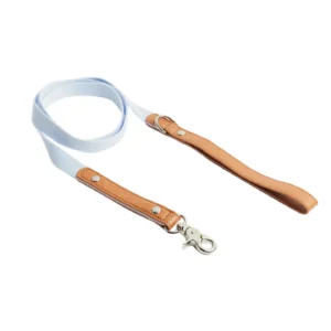 Guinzaglio cane eco-pelle KUSAKA Azzurro Cielo dettaglio moschettone argento